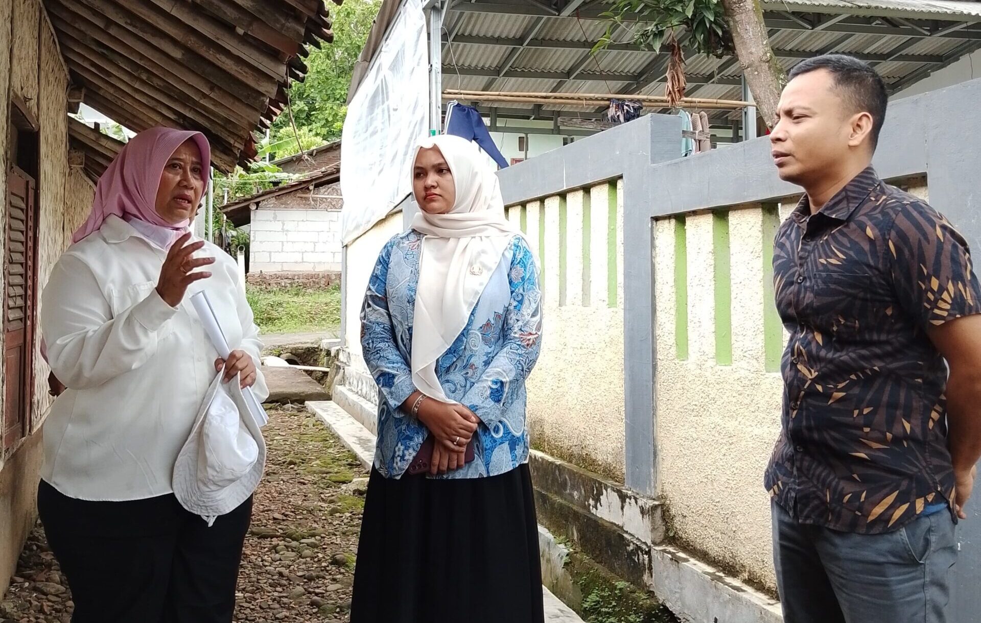 Pimpinan dan anggota DPRD meninjau lokasi pembangunan saat Pra Musrenbang di Karangwareng.